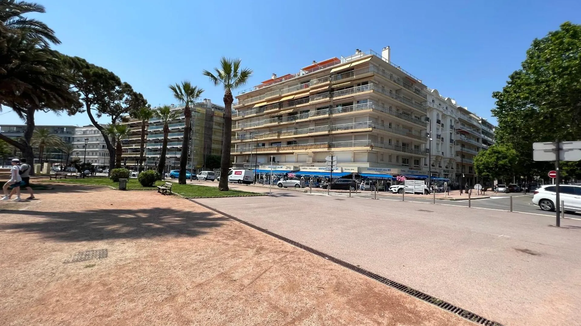 Antibes - 4 People - Parking - Terrace Apartment
