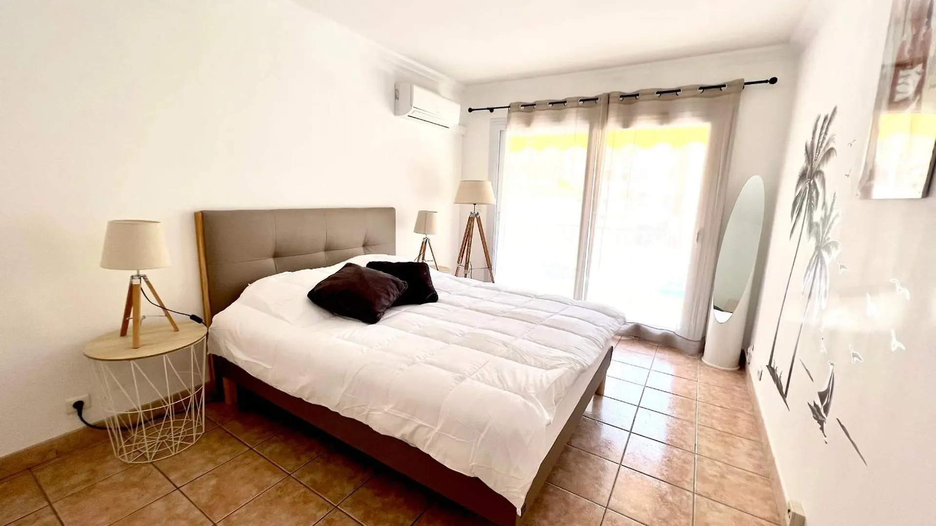 Antibes - 4 People - Parking - Terrace Apartment
