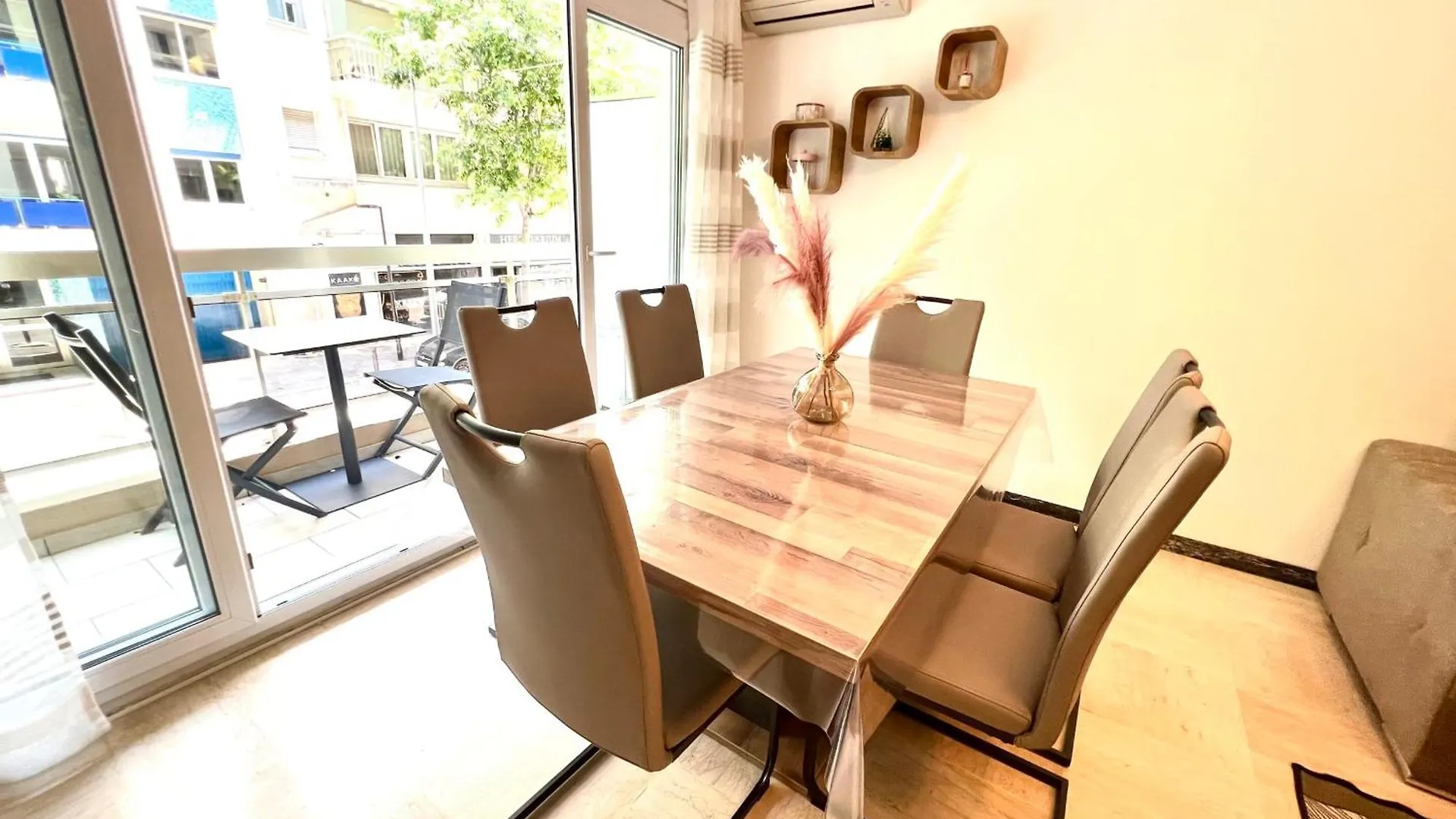 Appartamento Antibes - 4 People - Parking - Terrace 0*,  Francia
